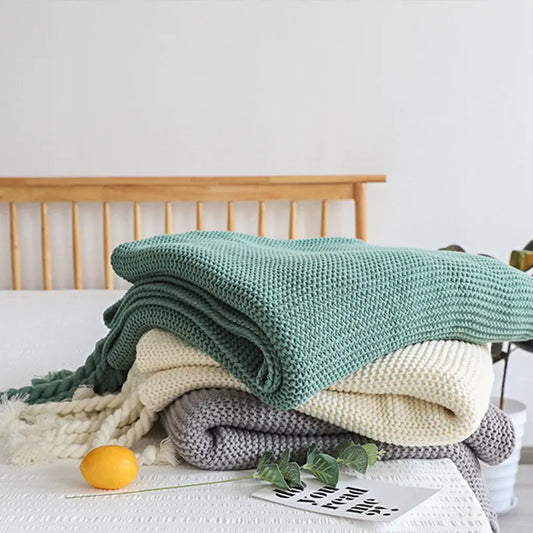 From Couch to Campfire: Exploring the Versatility of Throw Blankets for Indoor and Outdoor Use